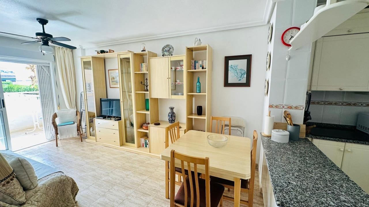 2 sovrum Lägenhet till salu i Torrevieja - 129 000 € (Ref: 9814277)