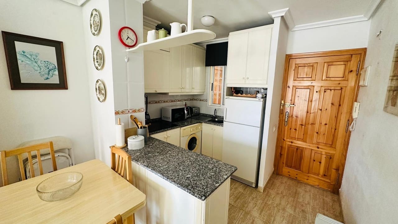 2 sovrum Lägenhet till salu i Torrevieja - 129 000 € (Ref: 9814277)