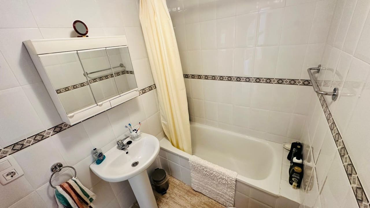 2 sovrum Lägenhet till salu i Torrevieja - 129 000 € (Ref: 9814277)