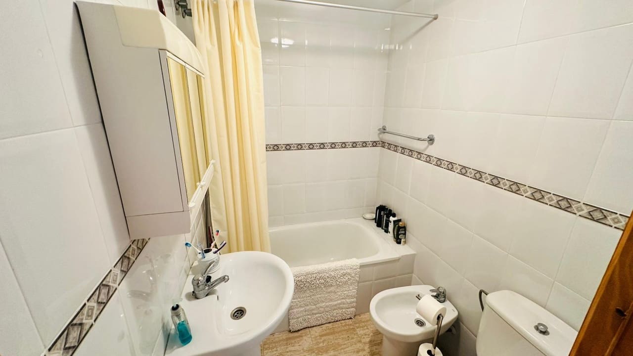 2 sovrum Lägenhet till salu i Torrevieja - 129 000 € (Ref: 9814277)