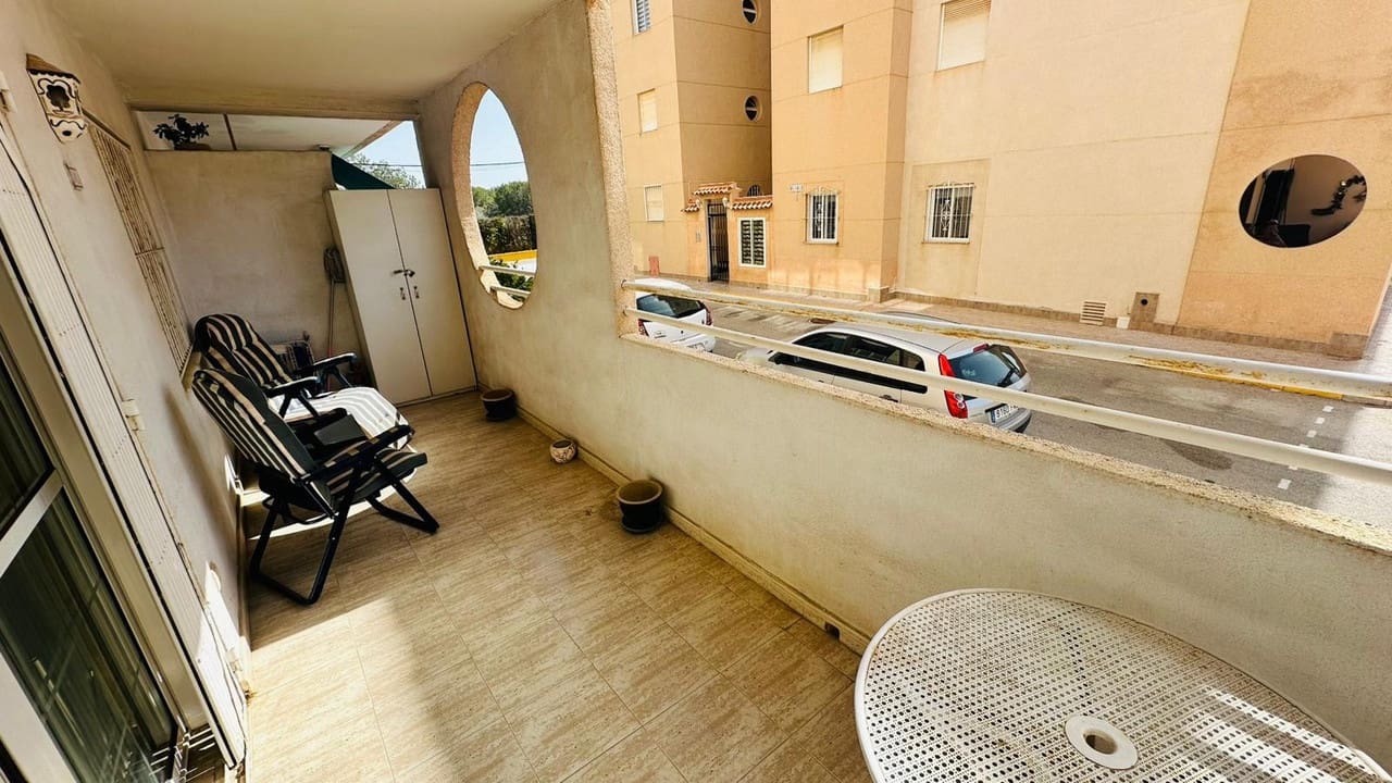 2 sovrum Lägenhet till salu i Torrevieja - 129 000 € (Ref: 9814277)