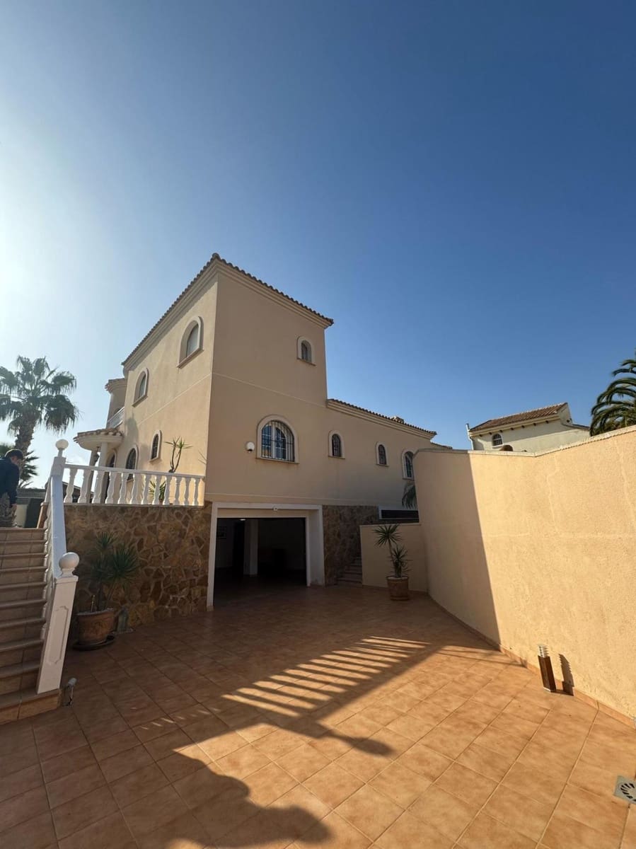 4 quarto Moradia para venda em Orihuela Costa com piscina - 960 000 € (Ref: 9820013)