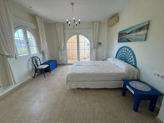 4 quarto Moradia para venda em Dehesa de Campoamor, Orihuela com piscina - 960 000 € (Ref: 9820013)
