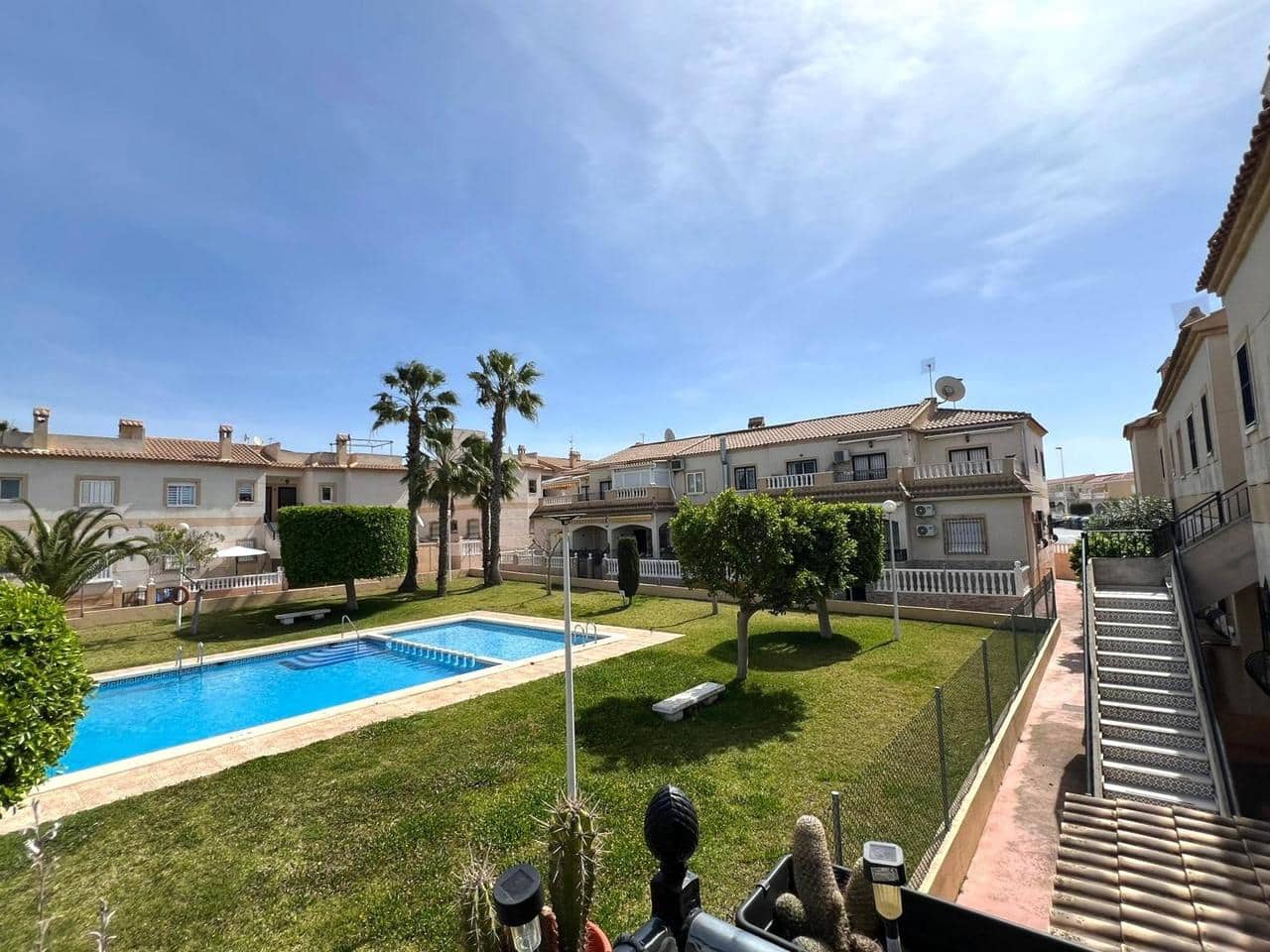 Bungalow de 2 habitaciones en Torrevieja en venta con piscina - 180.000 € (Ref: 9826361)