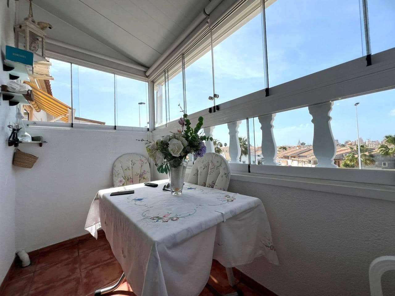 Bungalow de 2 habitaciones en Torrevieja en venta con piscina - 180.000 € (Ref: 9826361)
