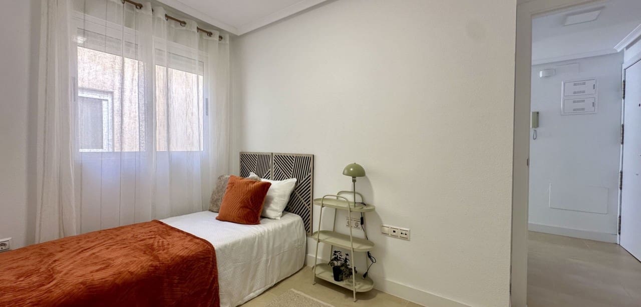 3 soveværelse Lejlighed til salg i Torrevieja - € 225.000 (Ref: 9833391)