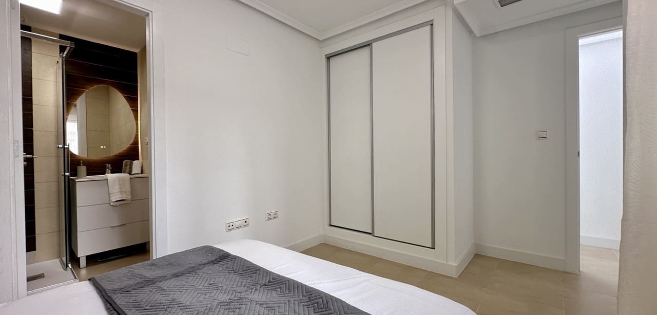 3 soveværelse Lejlighed til salg i Torrevieja - € 225.000 (Ref: 9833391)