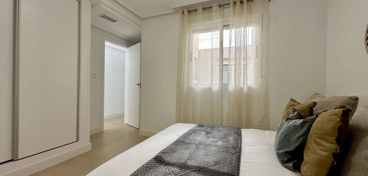 3 soveværelse Lejlighed til salg i Torrevieja - € 225.000 (Ref: 9833391)