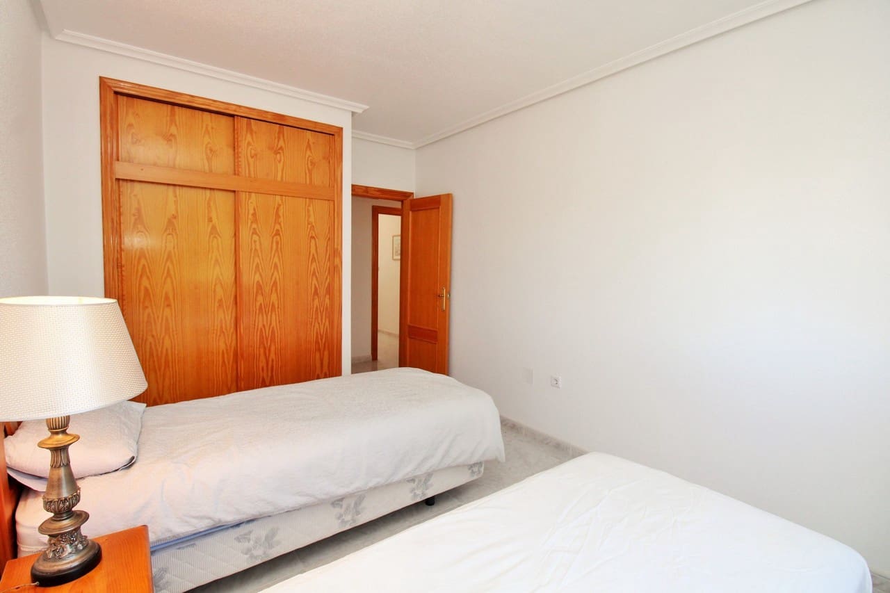 3 soveværelse Lejlighed til salg i Playa Flamenca med swimmingpool - € 195.000 (Ref: 9836000)
