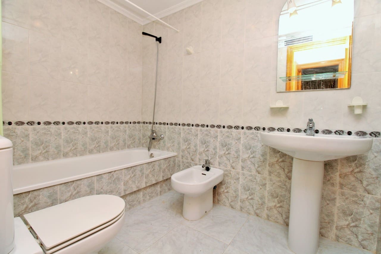 3 soveværelse Lejlighed til salg i Playa Flamenca med swimmingpool - € 195.000 (Ref: 9836000)