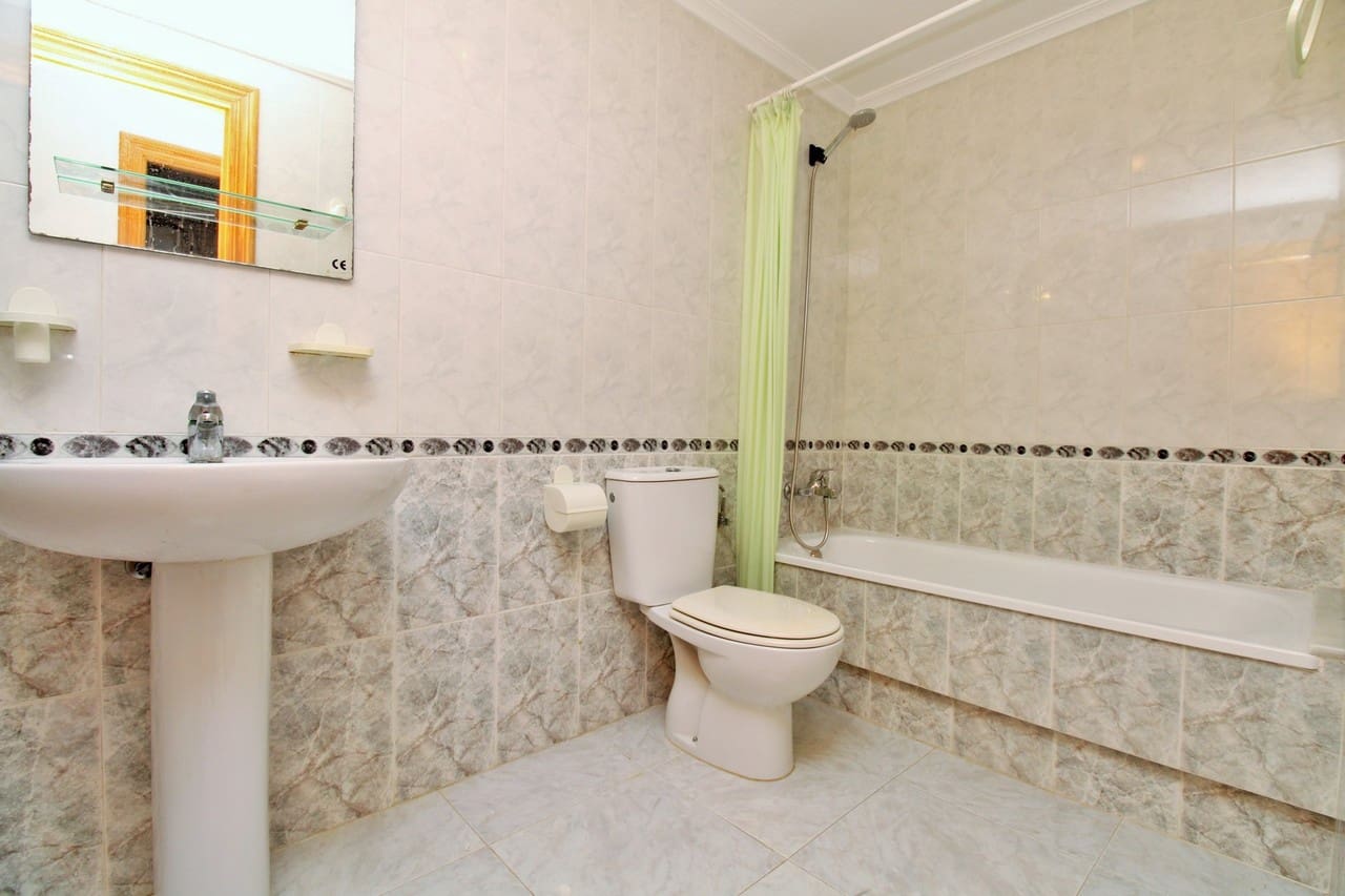 3 soveværelse Lejlighed til salg i Playa Flamenca med swimmingpool - € 195.000 (Ref: 9836000)
