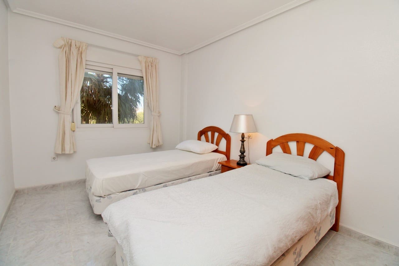 3 soveværelse Lejlighed til salg i Playa Flamenca med swimmingpool - € 195.000 (Ref: 9836000)