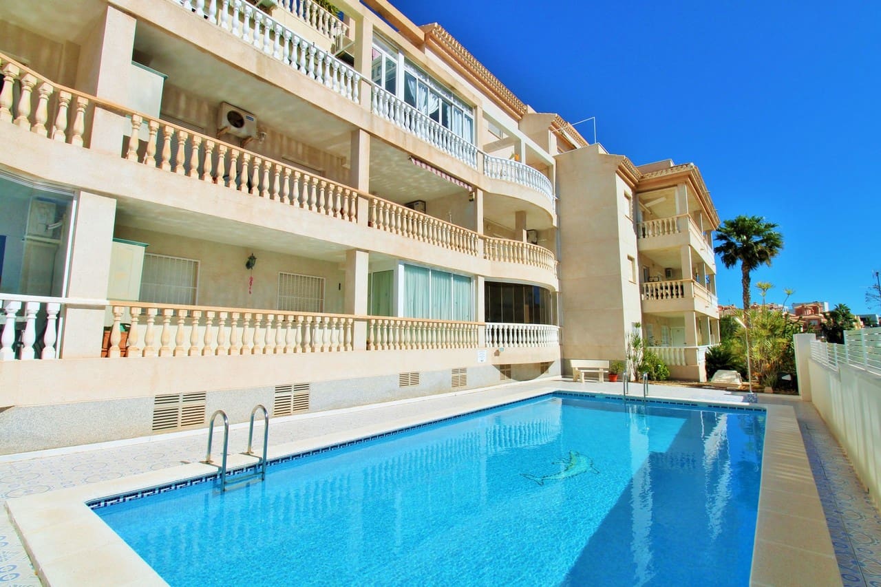 3 soveværelse Lejlighed til salg i Playa Flamenca med swimmingpool - € 195.000 (Ref: 9836000)