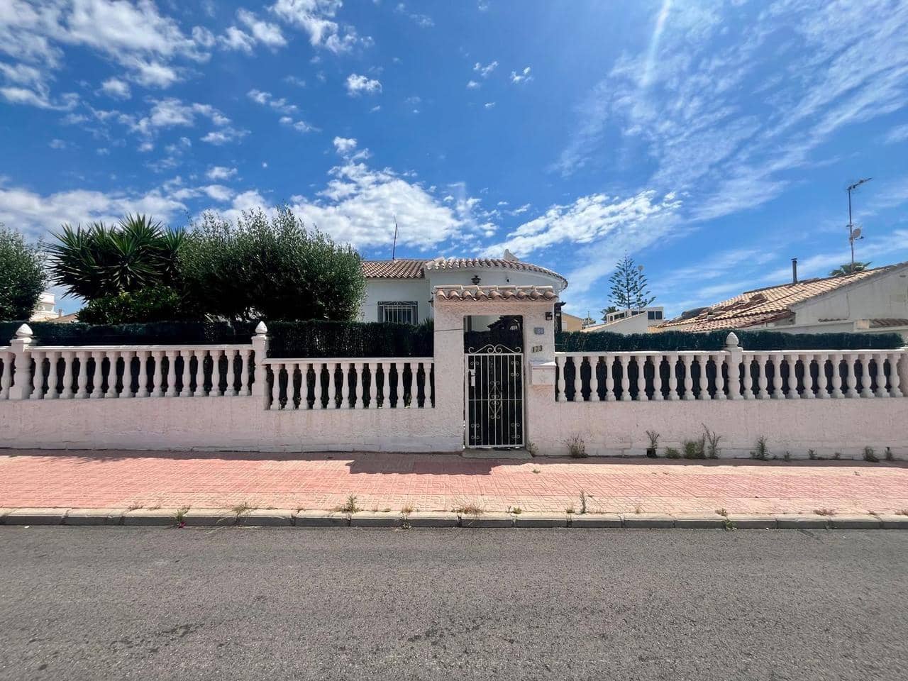 3 Zimmer Villa zu verkaufen in Orihuela Costa mit Pool - 335.000 € (Ref: 9840270)