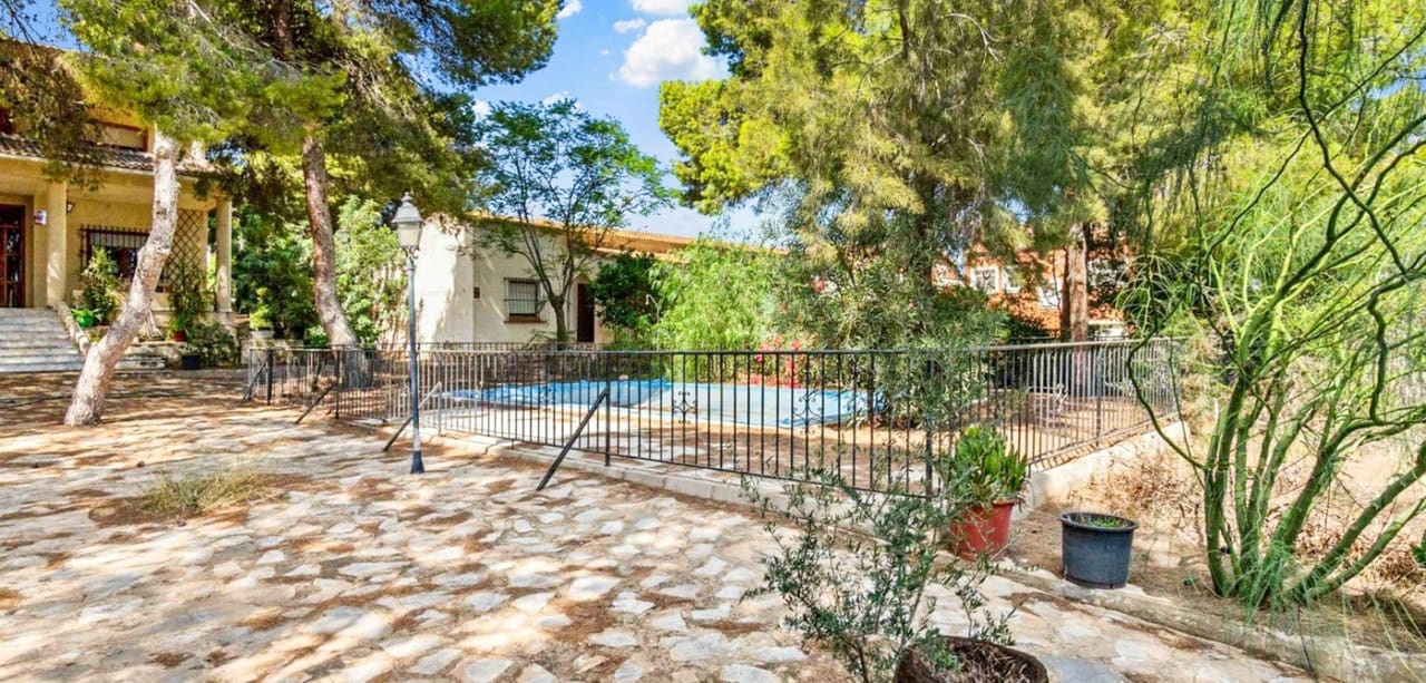 8 chambre Villa/Maison à vendre à Torrevieja - 550 000 € (Ref: 9840280)