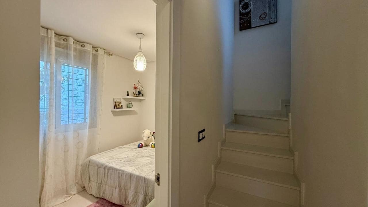 3 quarto Casa em Banda para venda em Torrevieja com piscina - 349 900 € (Ref: 9849136)