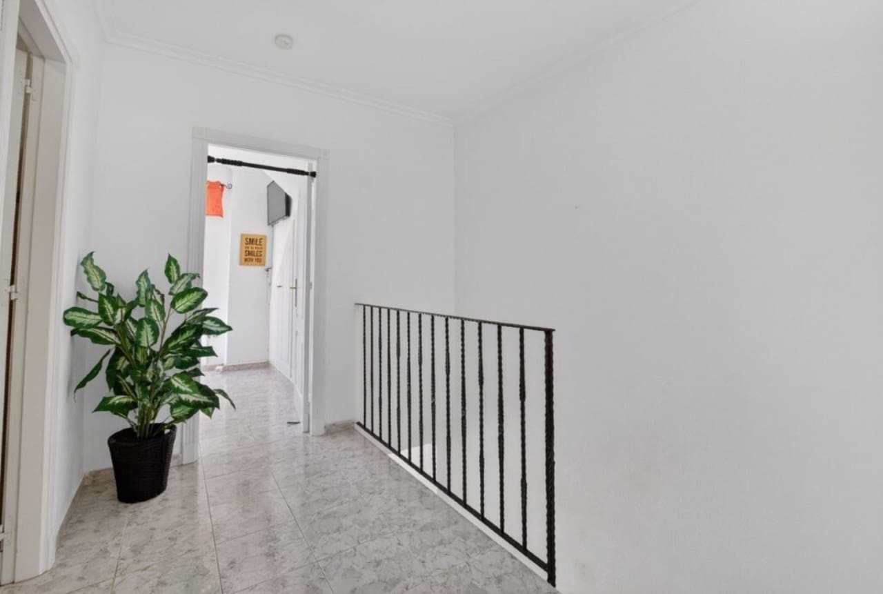 2 quarto Casa em Banda para venda em Torrevieja com piscina - 219 000 € (Ref: 9849141)