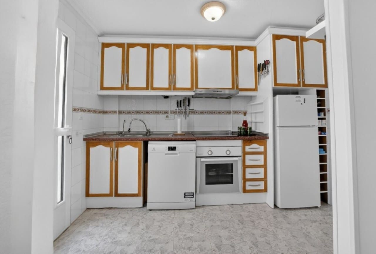 2 quarto Casa em Banda para venda em Torrevieja com piscina - 219 000 € (Ref: 9849141)