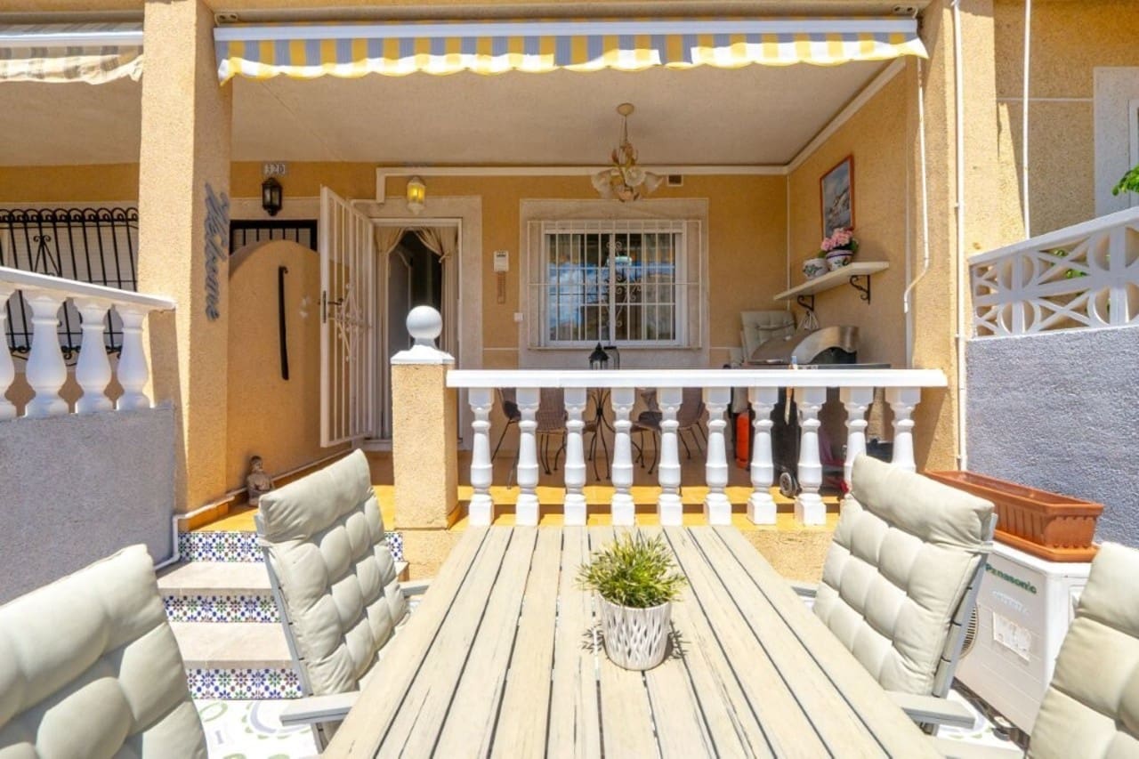 2 quarto Casa em Banda para venda em Torrevieja com piscina - 219 000 € (Ref: 9849141)