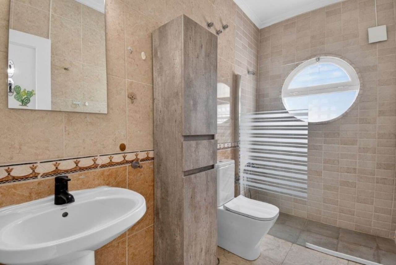 4 quarto Casa em Banda para venda em Torrevieja com piscina - 185 000 € (Ref: 9849142)