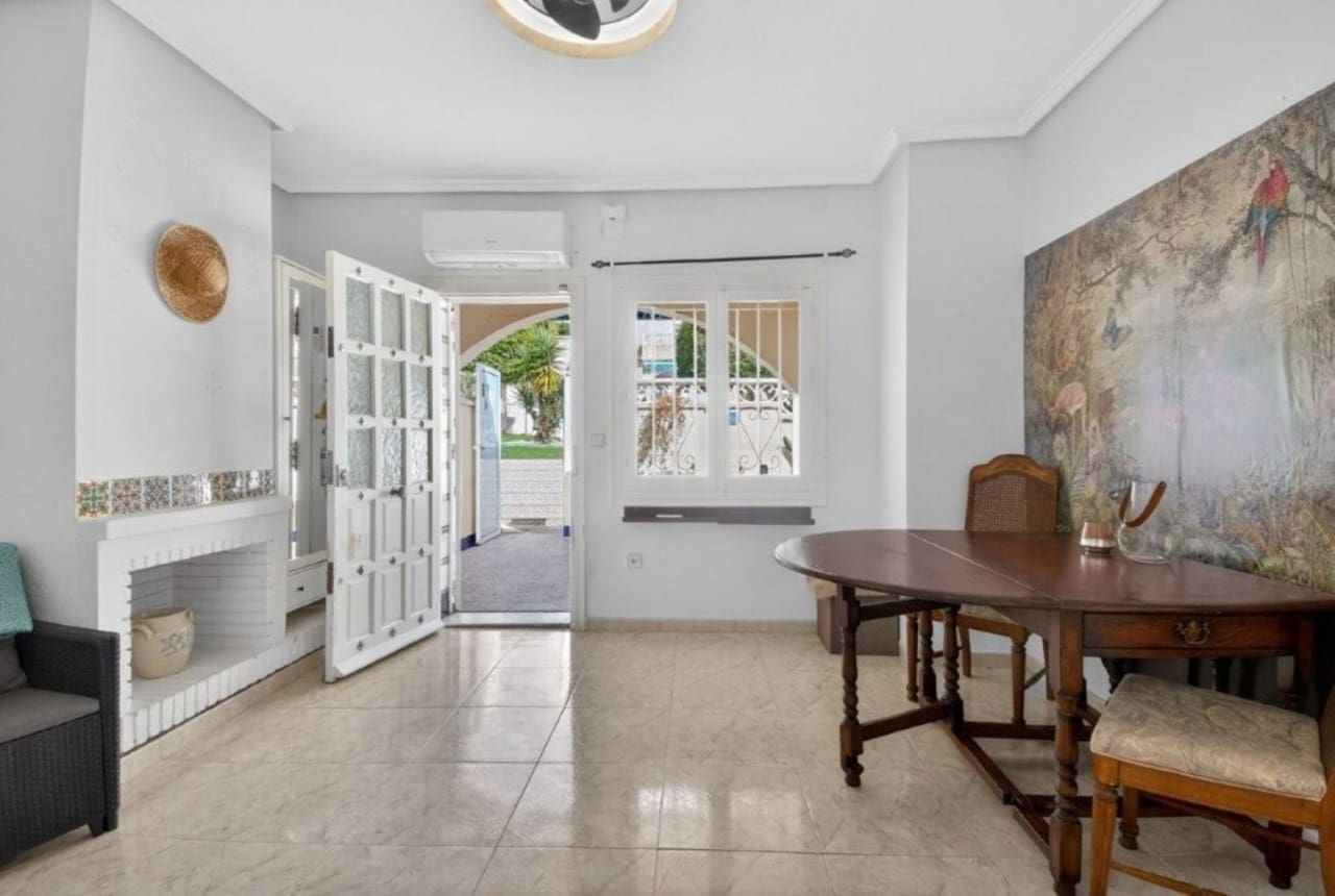 4 quarto Casa em Banda para venda em Torrevieja com piscina - 185 000 € (Ref: 9849142)