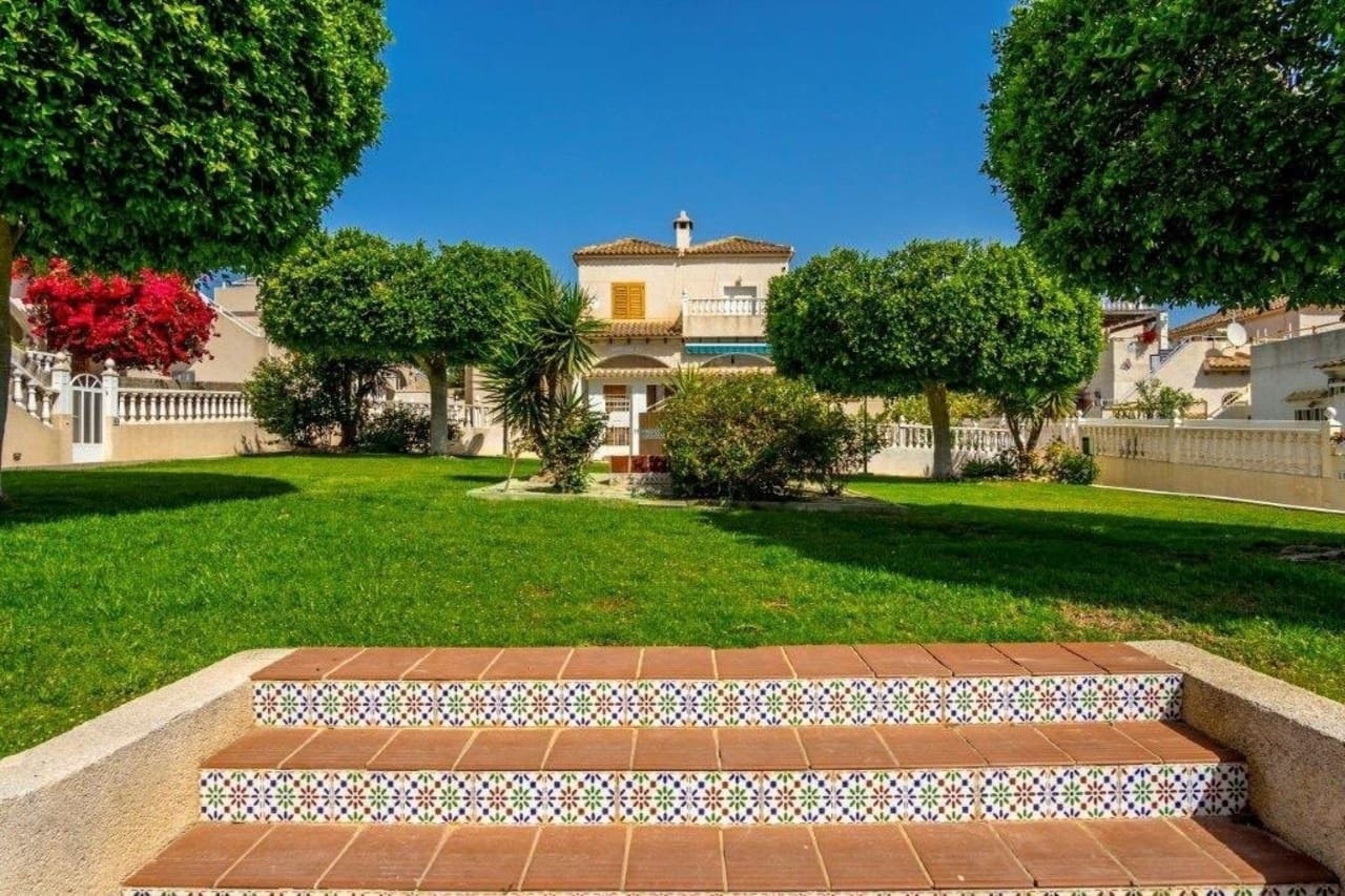 4 quarto Casa em Banda para venda em Torrevieja com piscina - 185 000 € (Ref: 9849142)