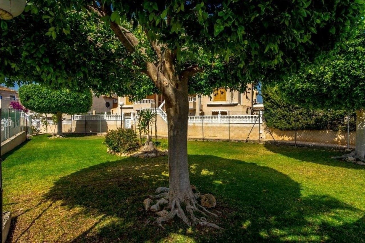 4 quarto Casa em Banda para venda em Torrevieja com piscina - 185 000 € (Ref: 9849142)
