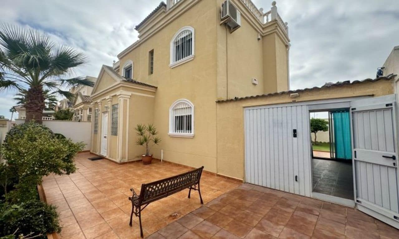 4 chambre Villa/Maison à vendre à Torrevieja - 398 995 € (Ref: 9851015)