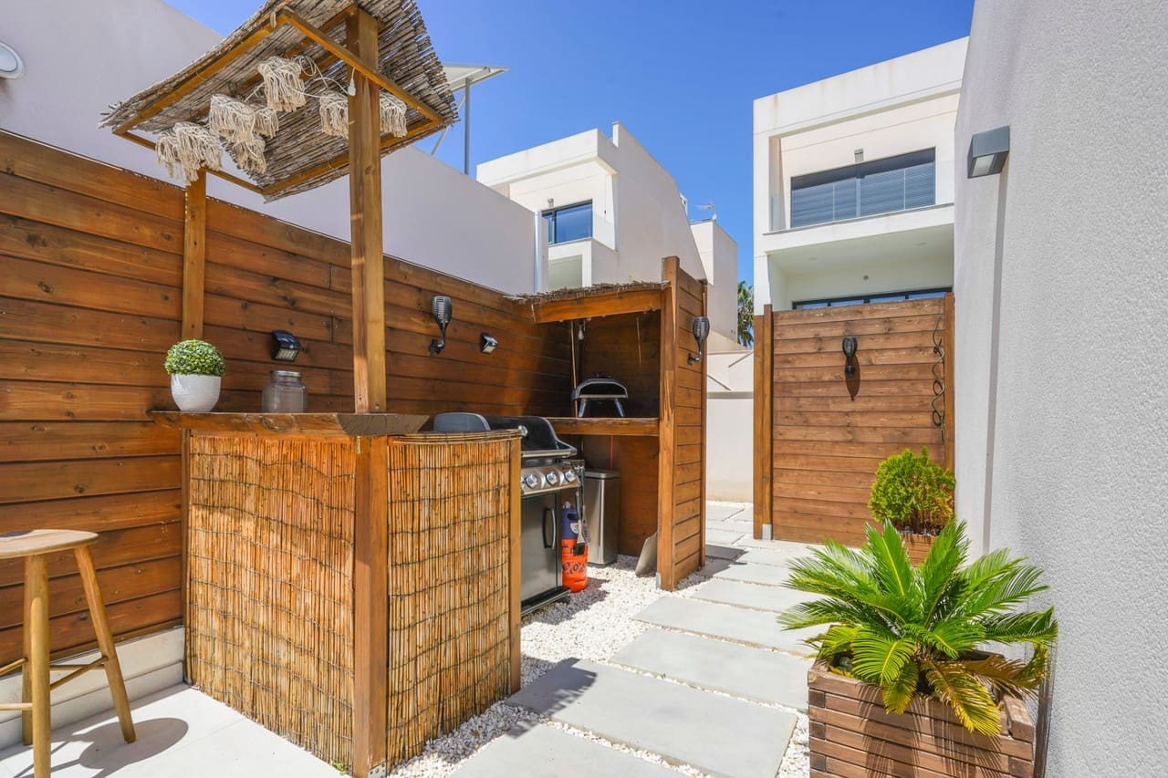 4 bedroom Villa for sale in Benijofar with pool garage - € 640,000 (Ref: 9855106)