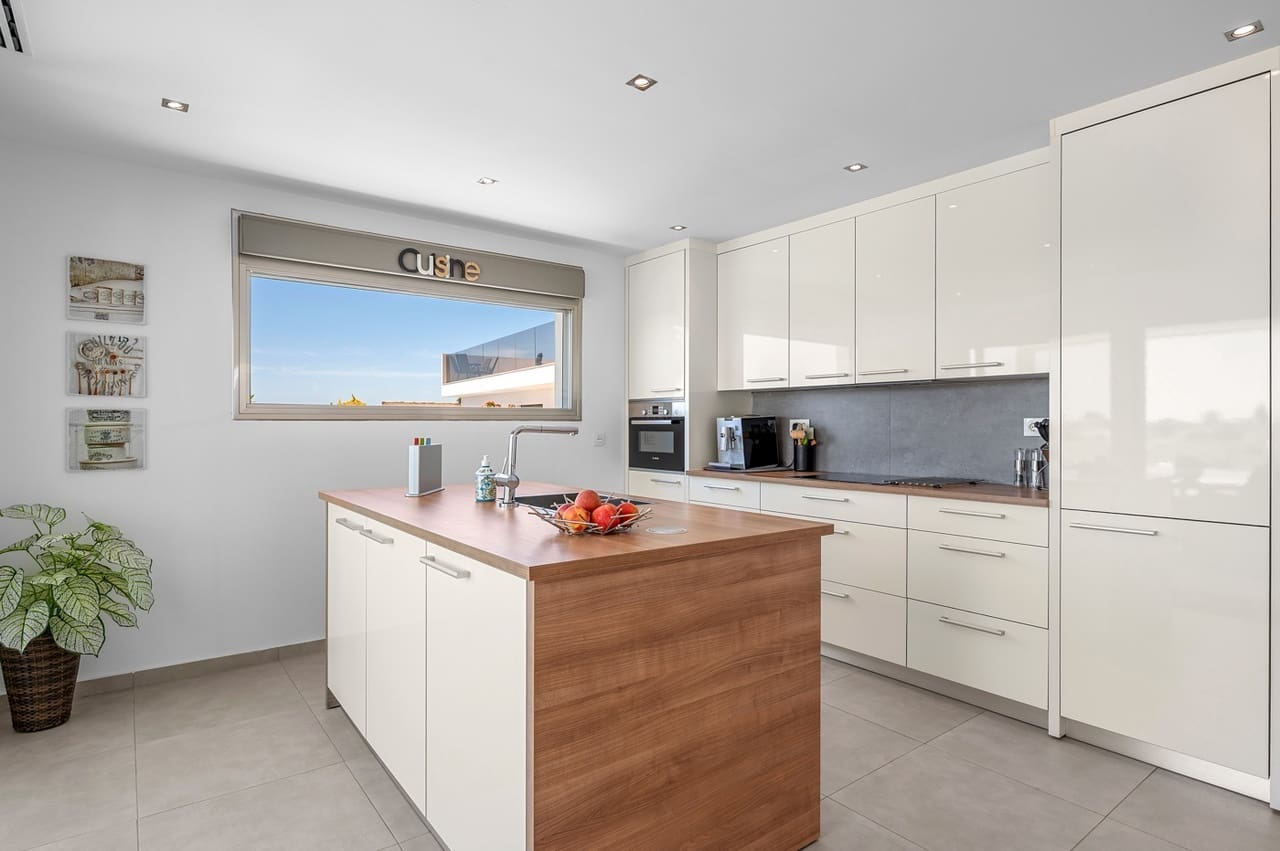 Chalet de 3 habitaciones en La Marina en venta con piscina - 595.000 € (Ref: 9855107)