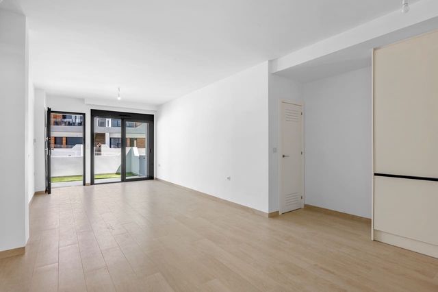 2 slaapkamer Appartement te koop in San Miguel de Salinas met zwembad - € 229.000 (Ref: 9855108)