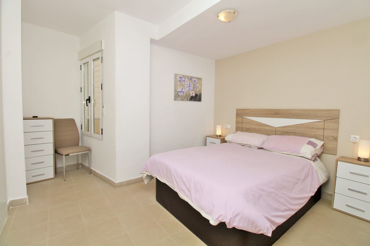 3 soveværelse Lejlighed til salg i Playa Flamenca med swimmingpool - € 225.000 (Ref: 9855109)
