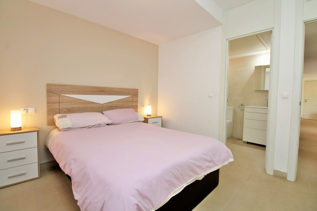 3 soveværelse Lejlighed til salg i Playa Flamenca med swimmingpool - € 225.000 (Ref: 9855109)