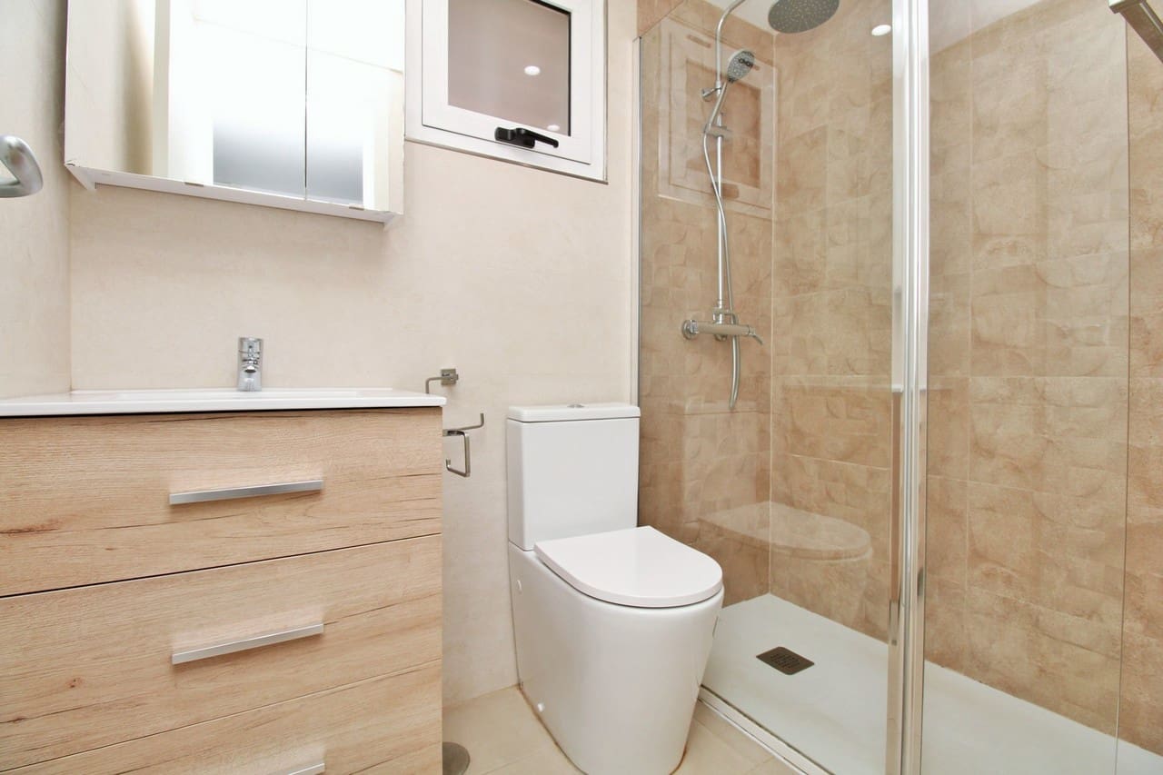 3 soveværelse Lejlighed til salg i Playa Flamenca med swimmingpool - € 225.000 (Ref: 9855109)