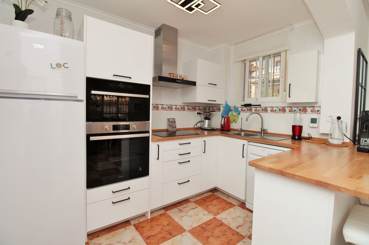 Casa de 2 habitaciones en Cabo Roig en venta con piscina - 219.900 € (Ref: 9855110)