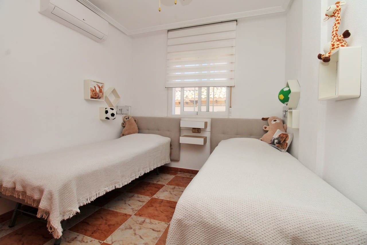 Casa de 2 habitaciones en Cabo Roig en venta con piscina - 219.900 € (Ref: 9855110)