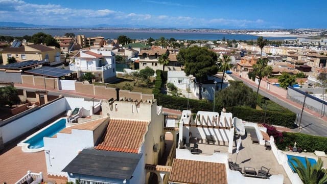 2 chambre Villa/Maison à vendre à El Molino, Torrevieja avec piscine - 420 000 € (Ref: 9857532)