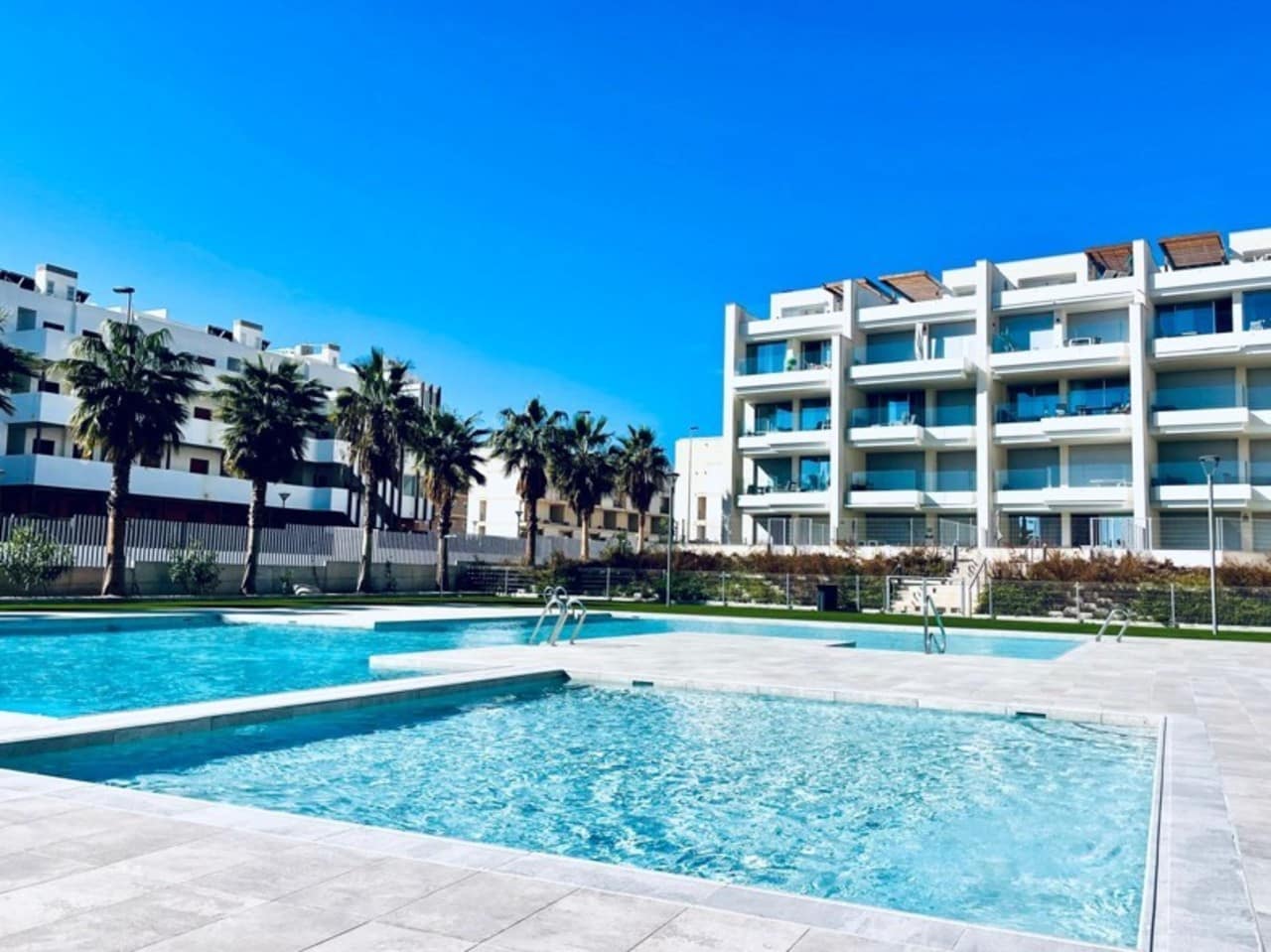 Apartamento de 2 habitaciones en Villamartin en venta con piscina garaje - 279.900 € (Ref: 9857544)