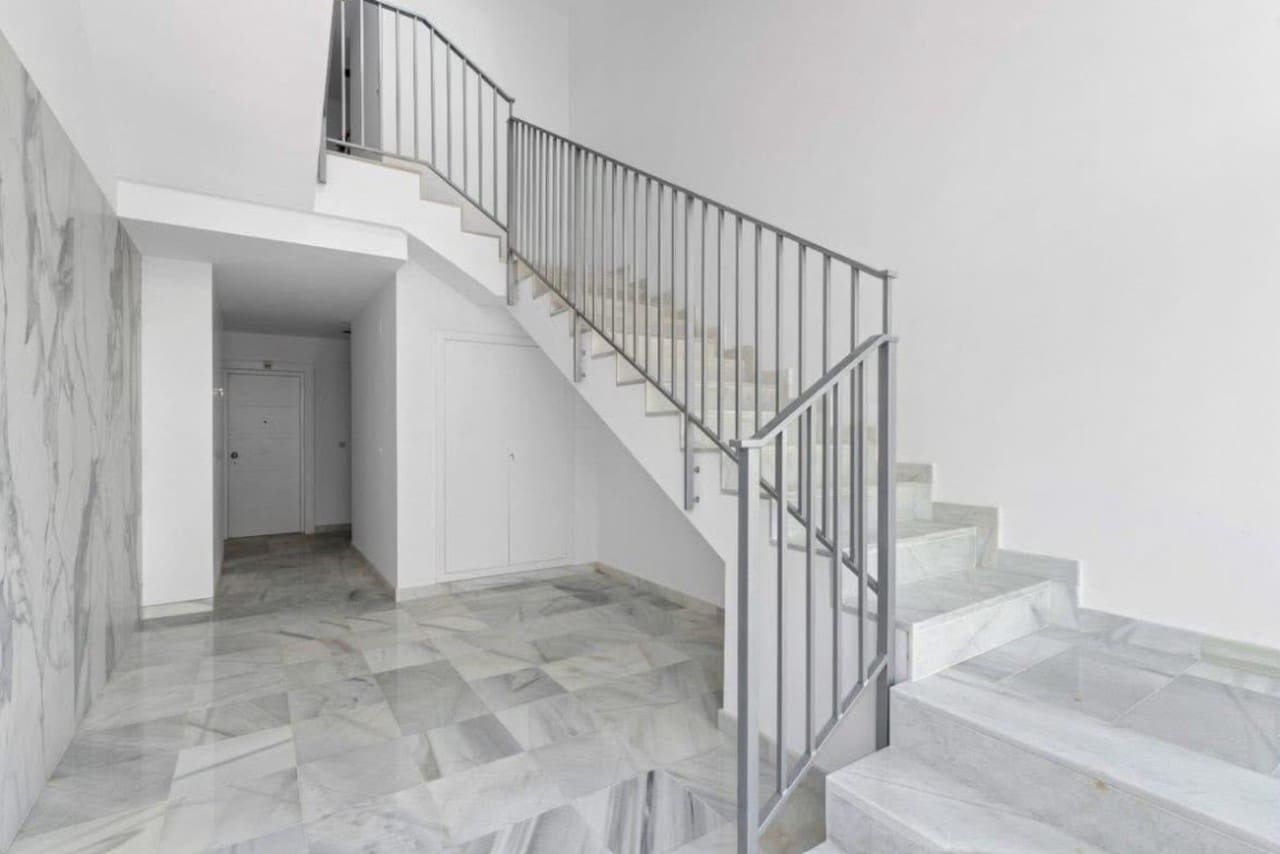 Apartamento de 2 habitaciones en Villamartin en venta con piscina garaje - 279.900 € (Ref: 9857544)