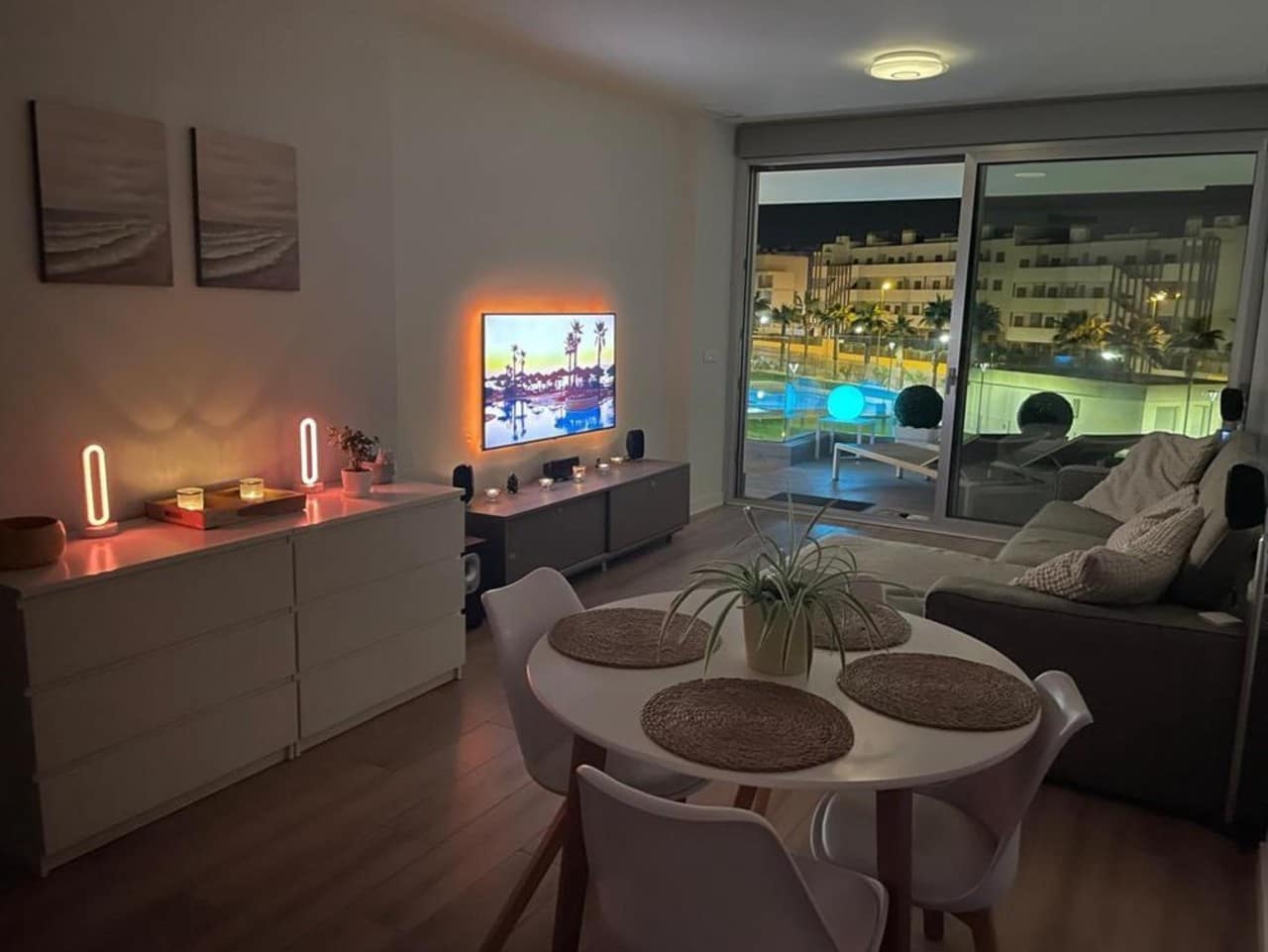 Apartamento de 2 habitaciones en Villamartin en venta con piscina garaje - 279.900 € (Ref: 9857544)