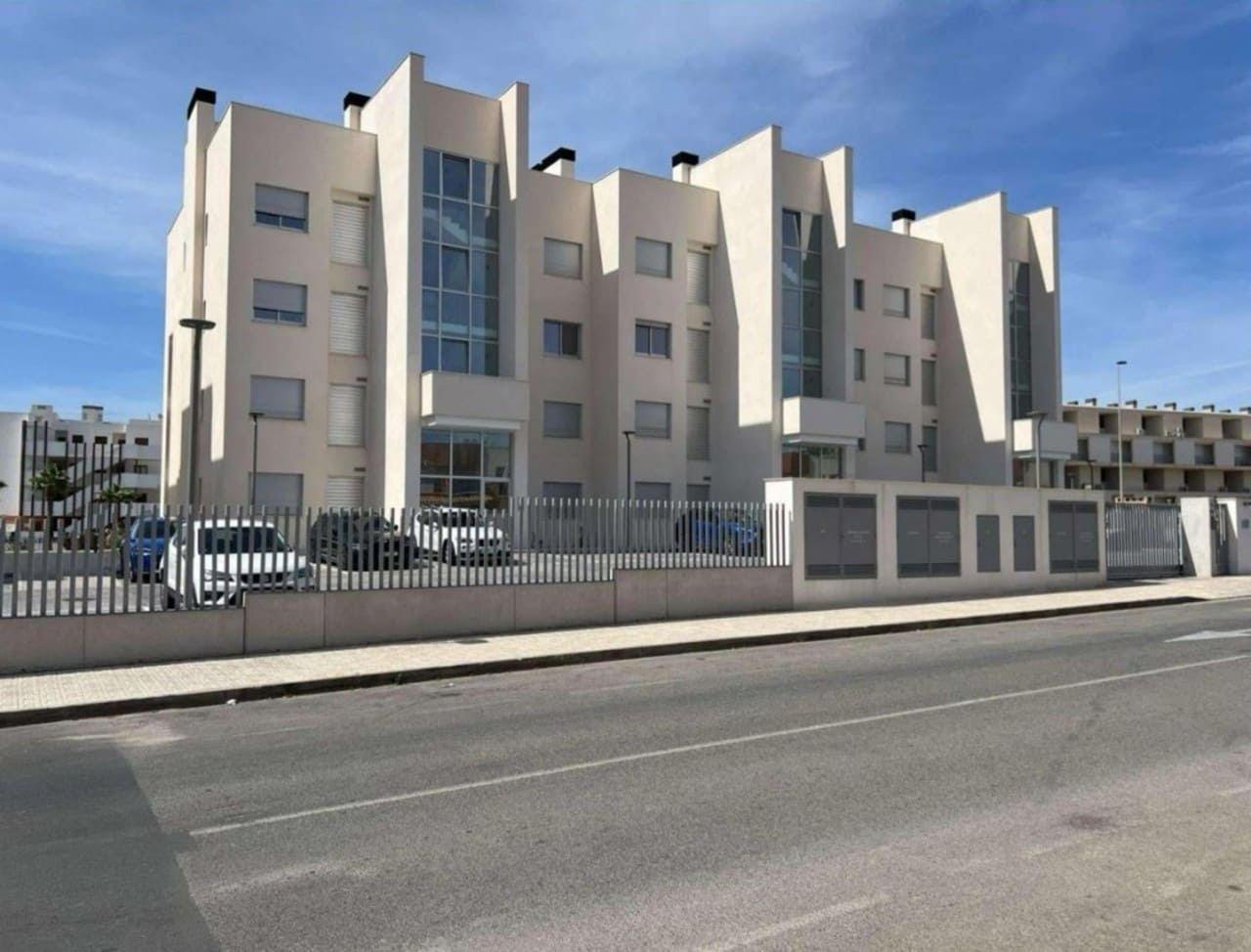 Apartamento de 2 habitaciones en Villamartin en venta con piscina garaje - 279.900 € (Ref: 9857544)