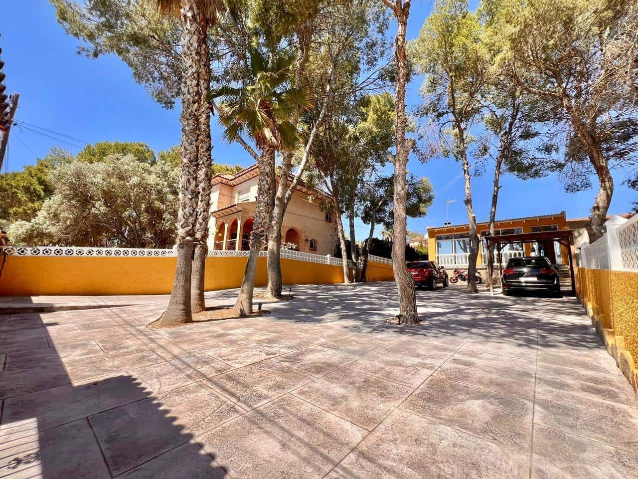 2 soverom Villa til salgs i Torrevieja med svømmebasseng - € 420 000 (Ref: 9859617)