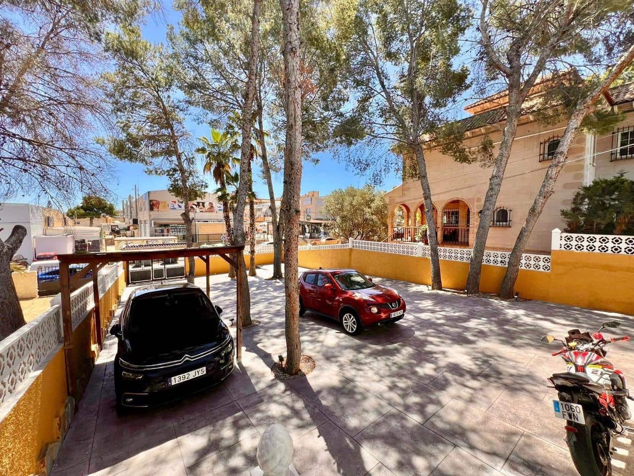 2 soverom Villa til salgs i Torrevieja med svømmebasseng - € 420 000 (Ref: 9859617)