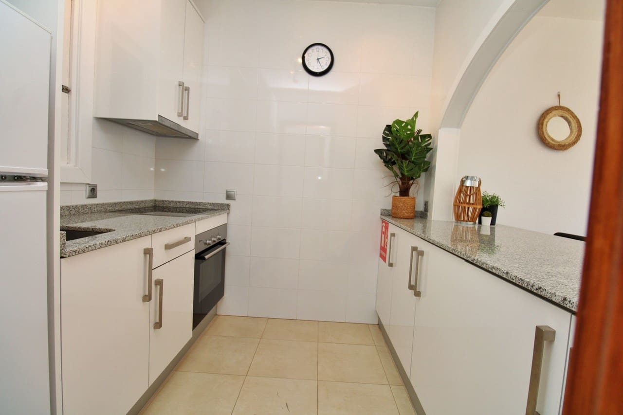 1 sovrum Lägenhet till salu i Villamartin med pool - 129 500 € (Ref: 9864766)