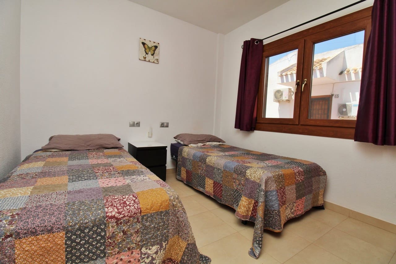 1 sovrum Lägenhet till salu i Villamartin med pool - 129 500 € (Ref: 9864766)