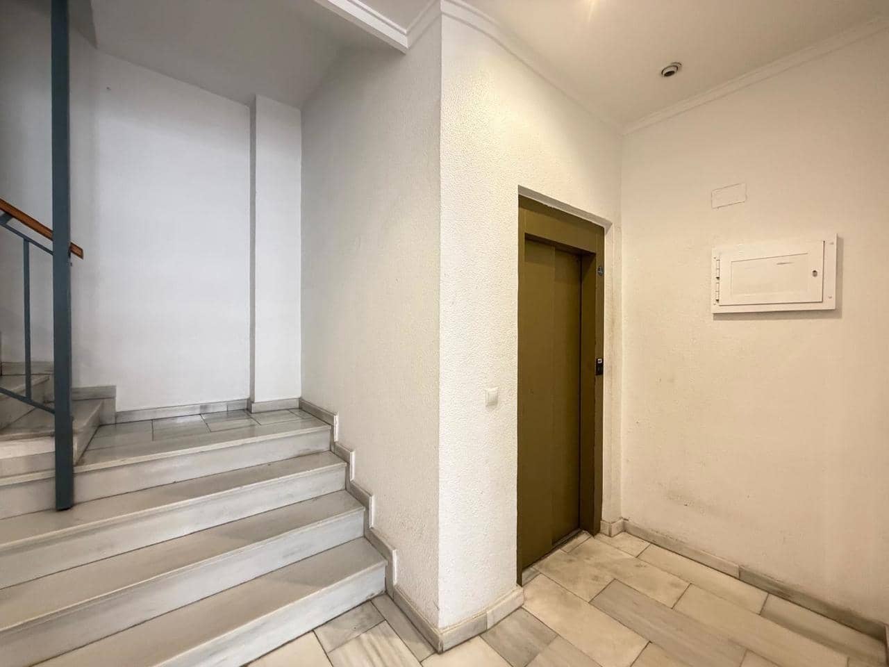 1 soverom Penthouse til salgs i Torrevieja - € 126 000 (Ref: 9868322)