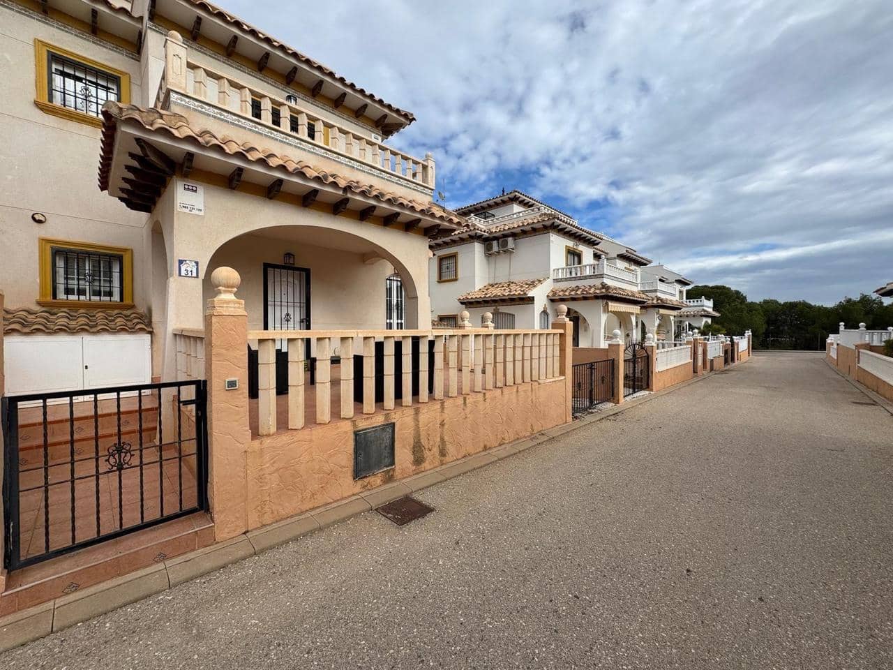 2 bedroom Townhouse for sale in Orihuela Costa with pool - € 219,900 (Ref: 9868330)