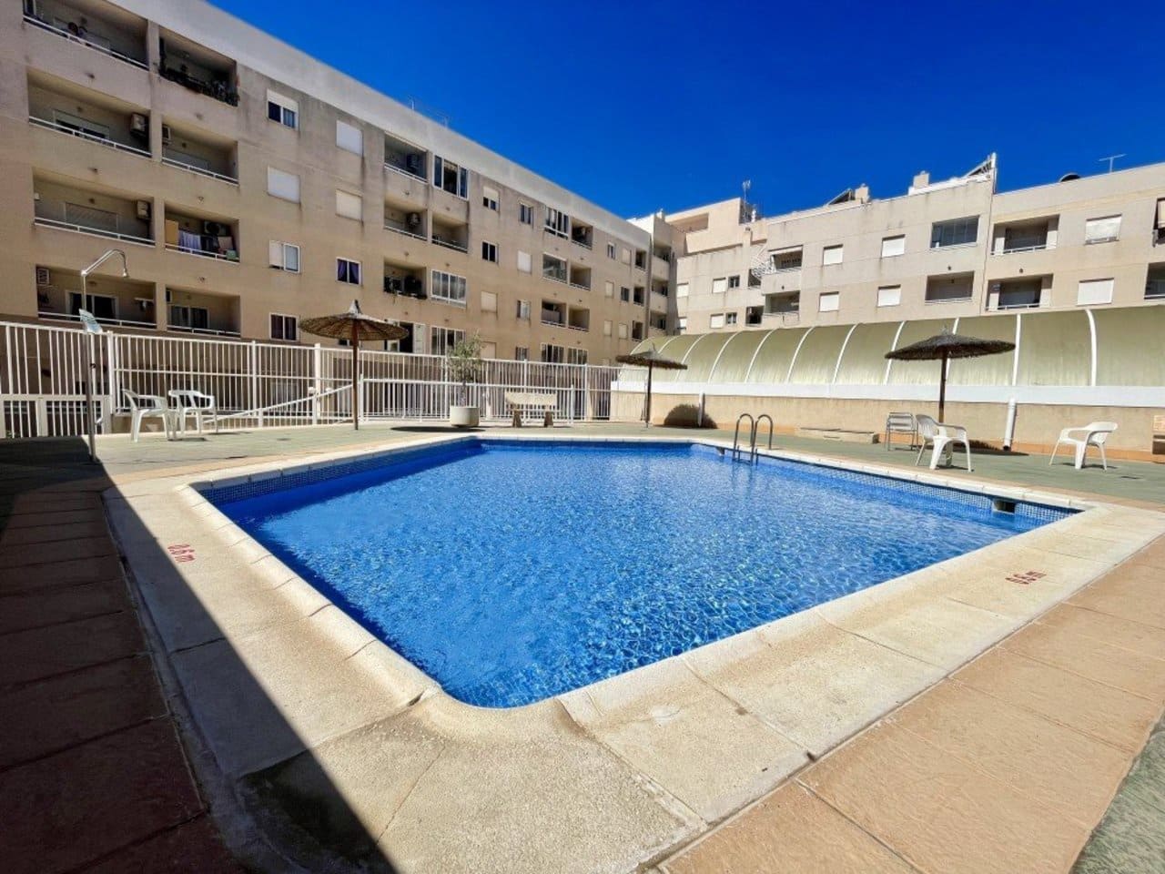 2 soverom Penthouse til salgs i Torrevieja - € 149 900 (Ref: 9868342)