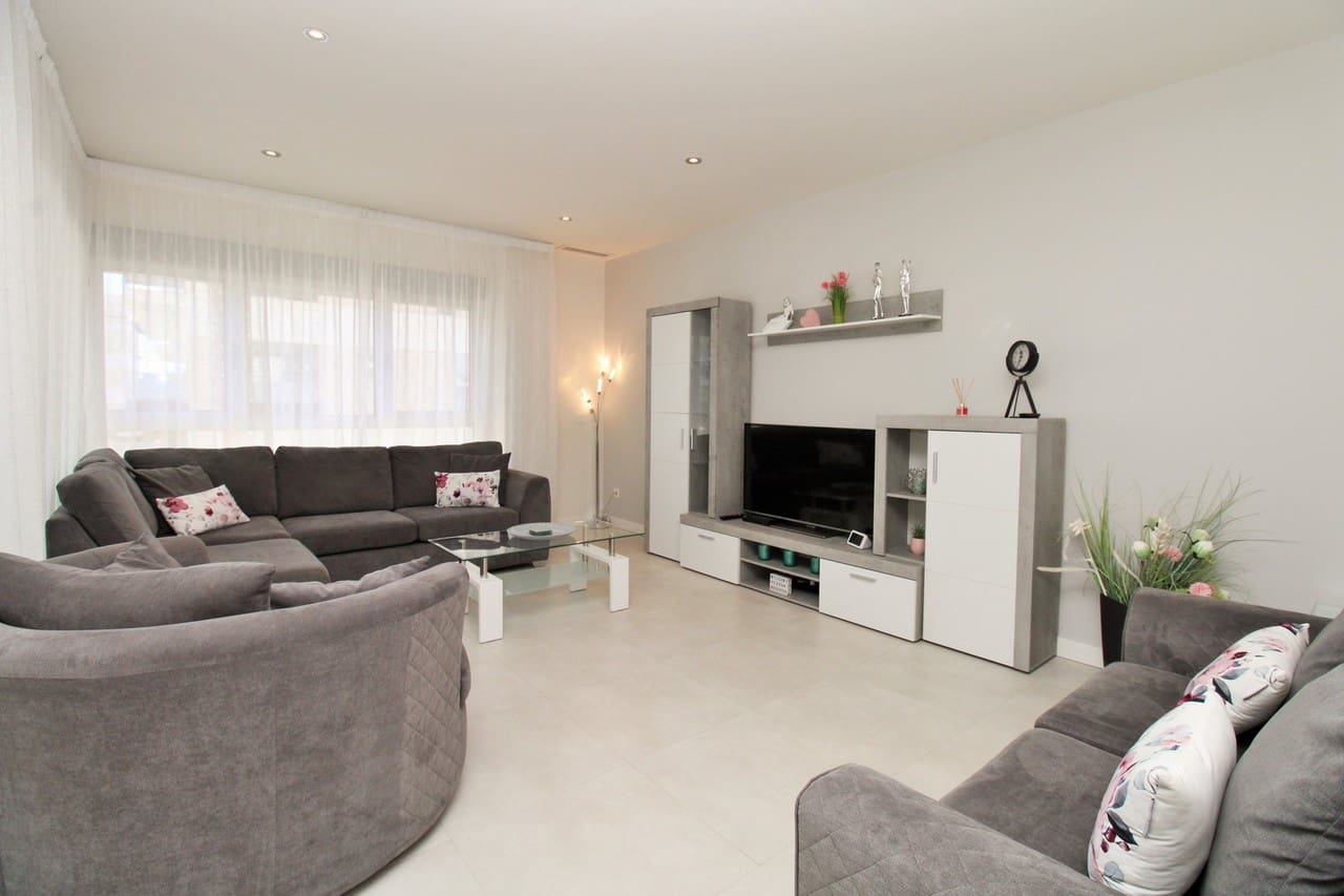 2 soveværelse Lejlighed til salg i Villamartin med swimmingpool - € 249.999 (Ref: 9869923)