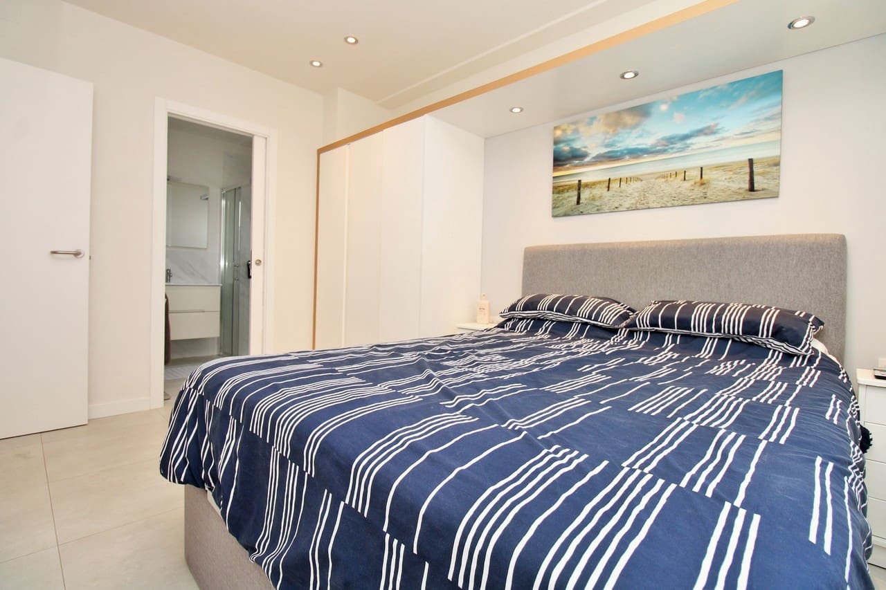 2 soveværelse Lejlighed til salg i Villamartin med swimmingpool - € 249.999 (Ref: 9869923)